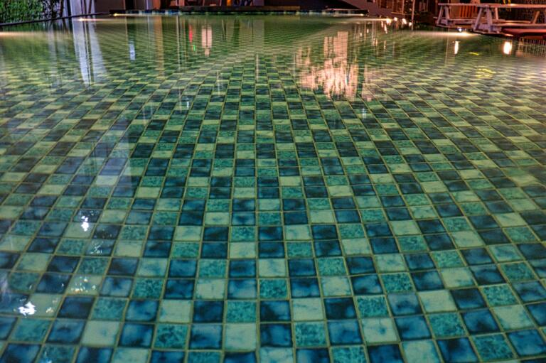 Descolamento de Revestimento em Piscina: O Que Causa e Como Evitar?